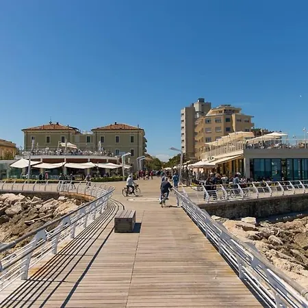 Ducale In Piazza Del Popolo A