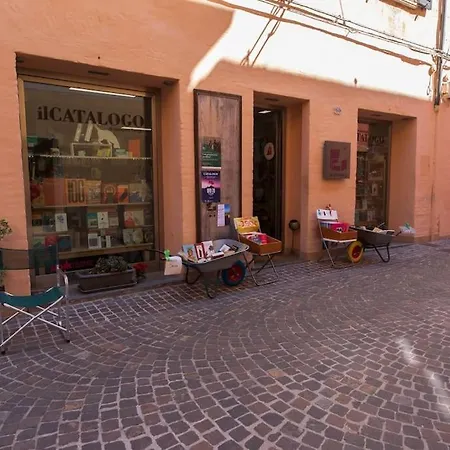 Ducale In Piazza Del Popolo A 아파트 페자로