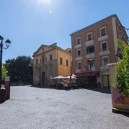 Ducale In Piazza Del Popolo A * 페자로