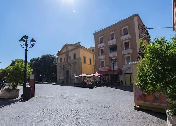 Ducale In Piazza Del Popolo A * 페자로